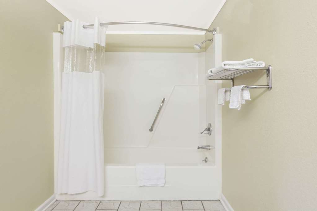 Days Inn by Wyndham Lenoir City - photo 12