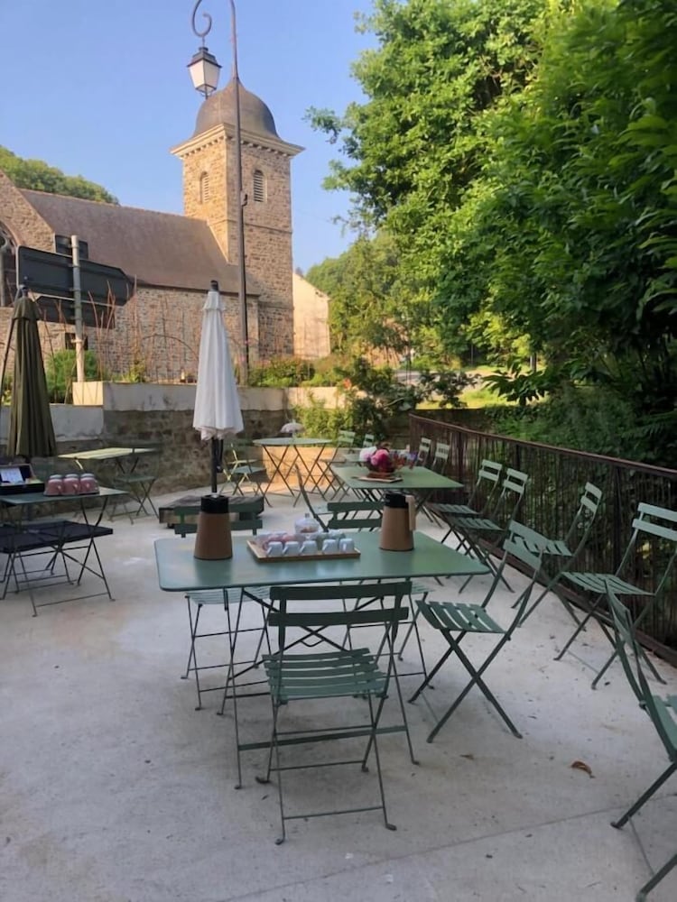 Fleurs de Lin - carbon neutral hotel in Tinteniac