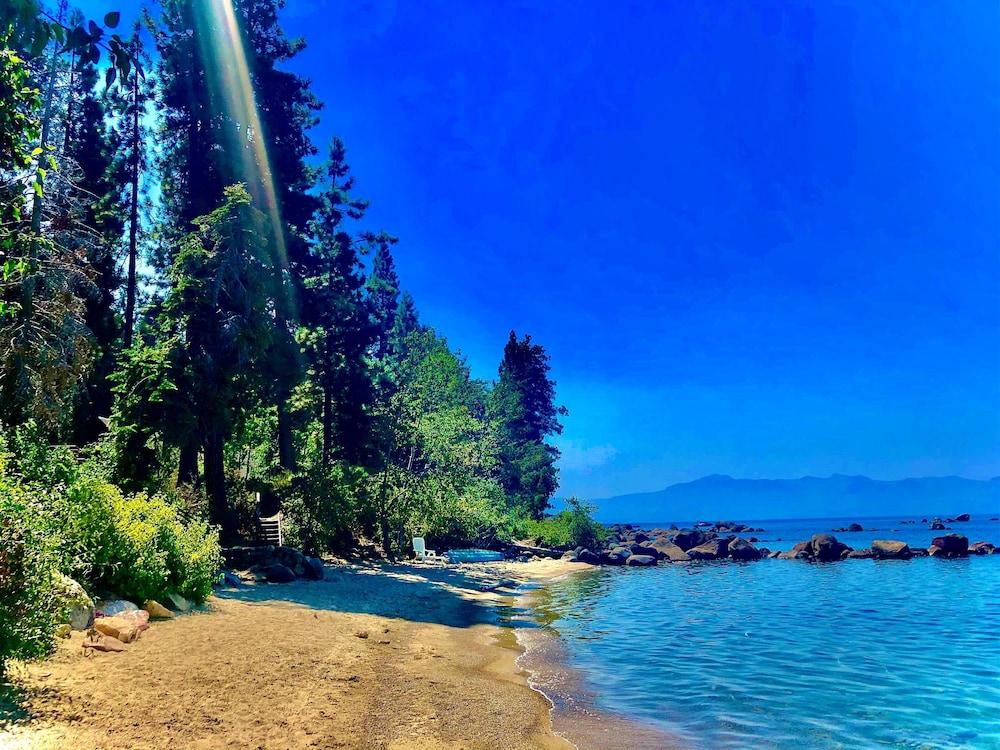 Mv49 Lake Tahoe a Block From the Caverock Beach