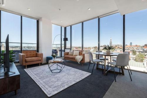 Panoramic views in the heart of Richmond 2 BRs — 4-Star Luxury Hotel in Melbourne, Australia