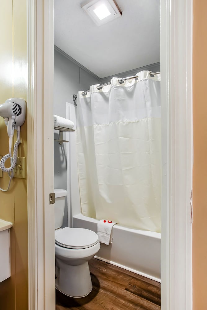 OYO Hotel Ridgeland East - photo 13