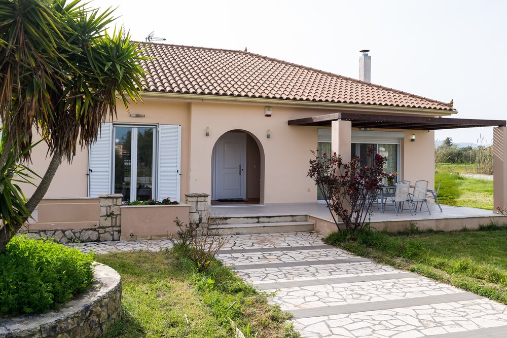 Onar Mansion — 4-Star Luxury Hotel in Vanaton, Greece