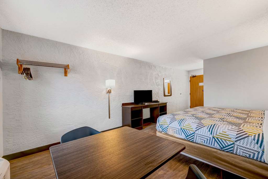 Motel 6 Elk Grove Village IL O'Hare - photo 9
