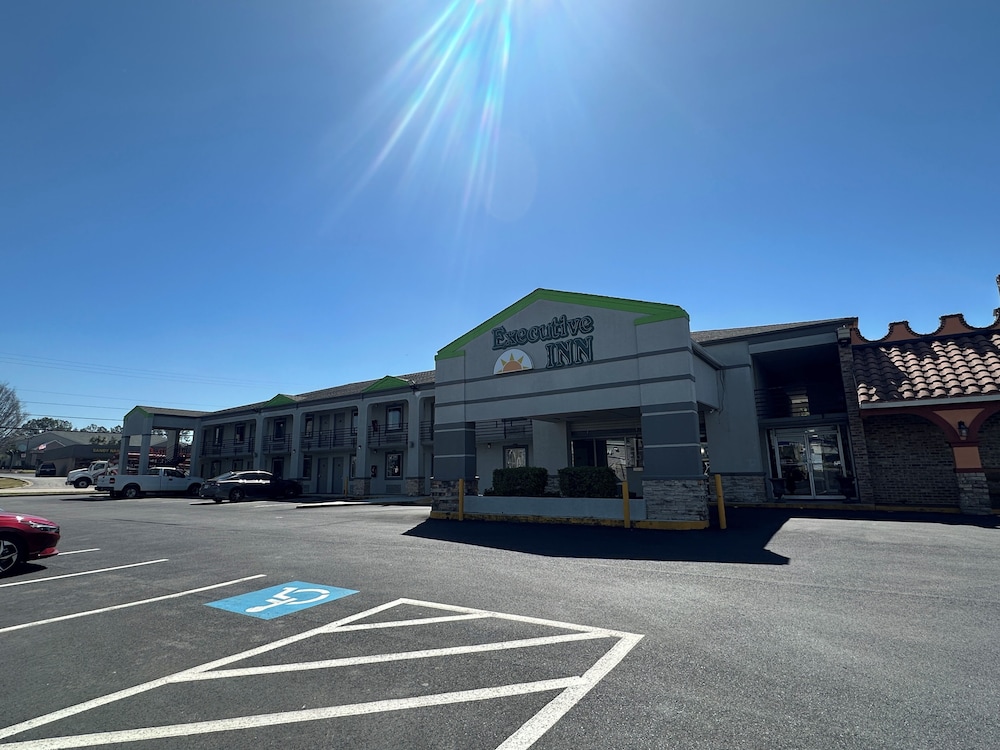 Executive Inn Locust Grove — Locust Grove