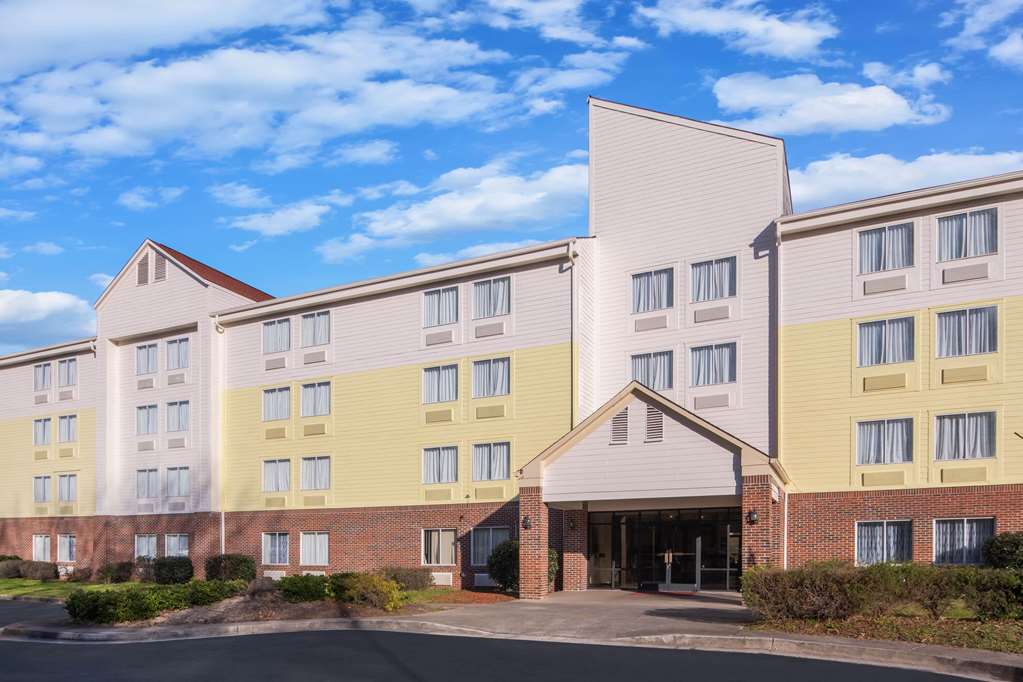 Days Inn by Wyndham Macon I 75 North - photo 2