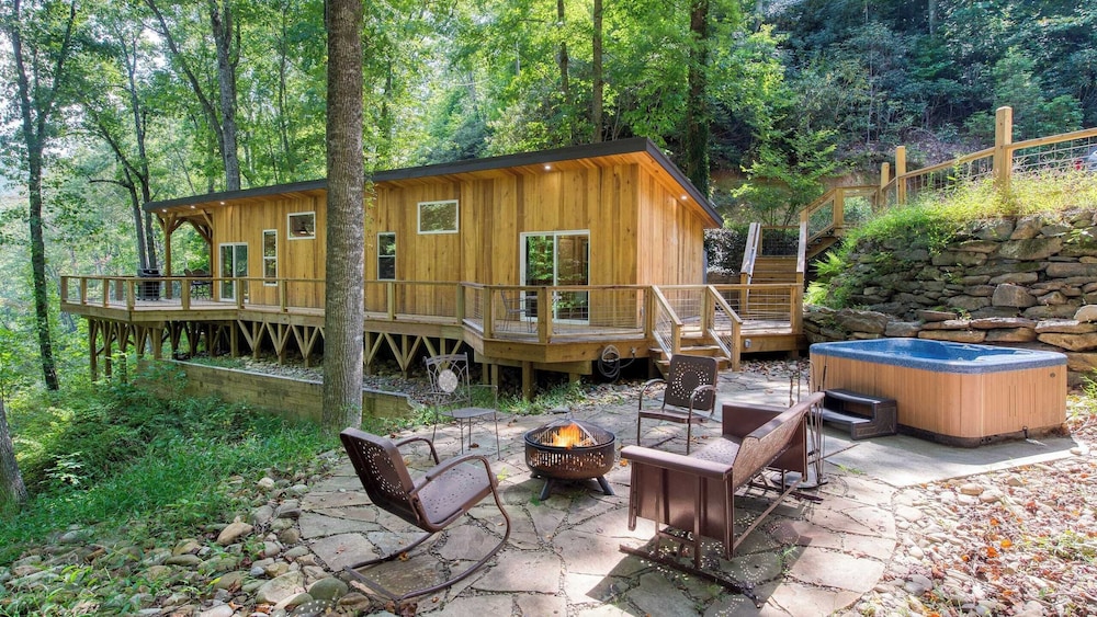 Artist s Palette by AvantStay Colorful Retreat in Fairview, United States