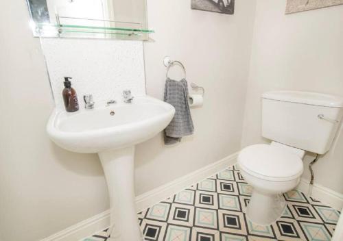 Seabirds Cosy Ground Floor Apartment with Parking Space