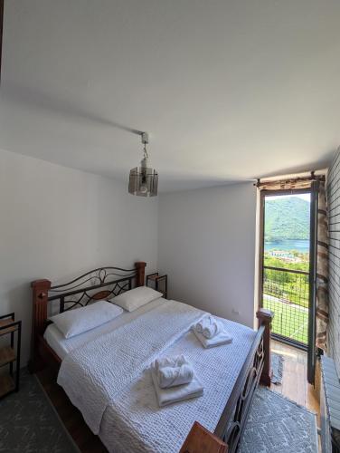 NiceOneLakeView in Pluzine, Montenegro