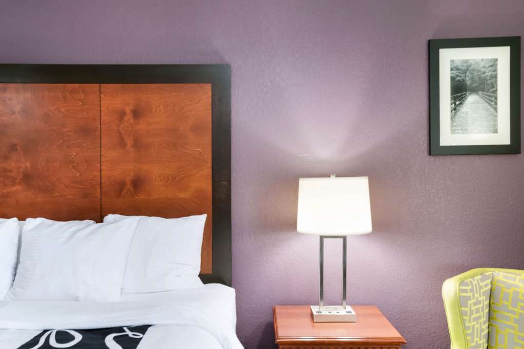 La Quinta Inn & Suites by Wyndham Knoxville North I 75 - photo 31