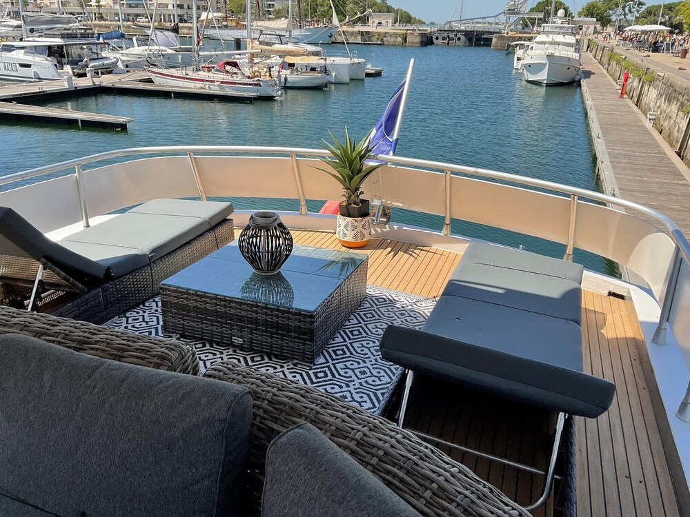 Luxury Yacht in La Rochelle With a Terrace in La Rochelle, France