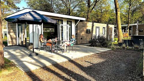 Huisje Bosrijk Met Hottub — Haarle