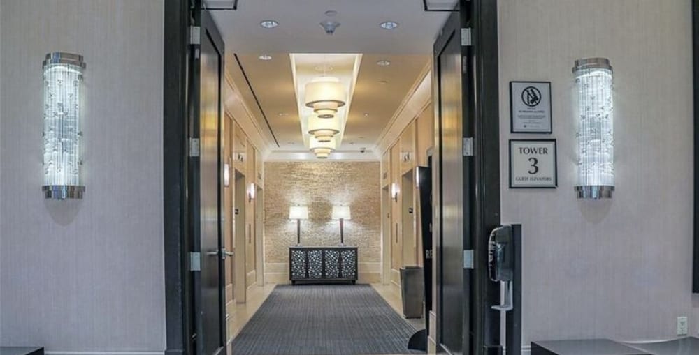 Premium Suite w balcony at The Signature photo 2