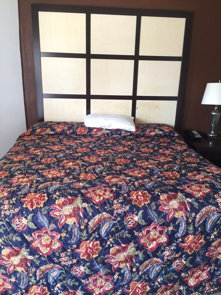 Knights Inn Giddings - photo 3