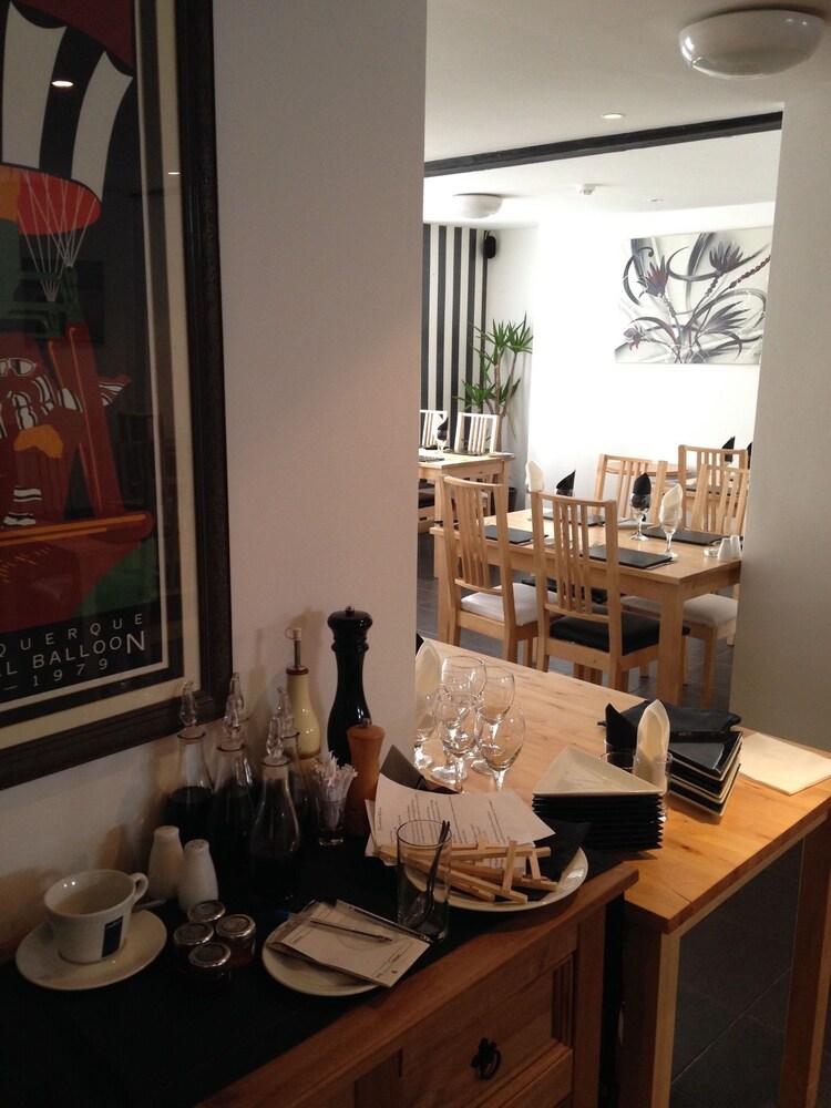 Old Bank House Hotel