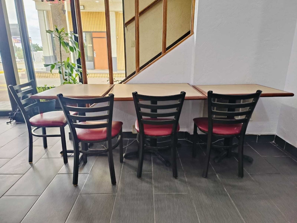 Lawton Hotel - photo 4