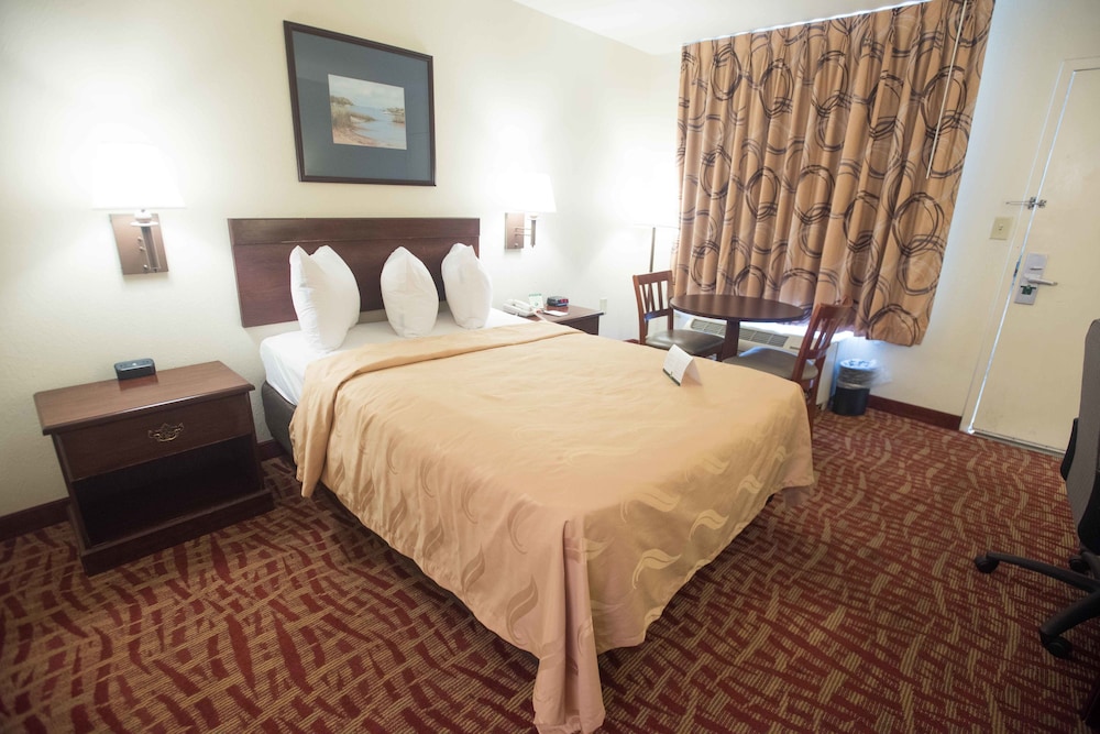 Quality Inn At Town Center - photo 10