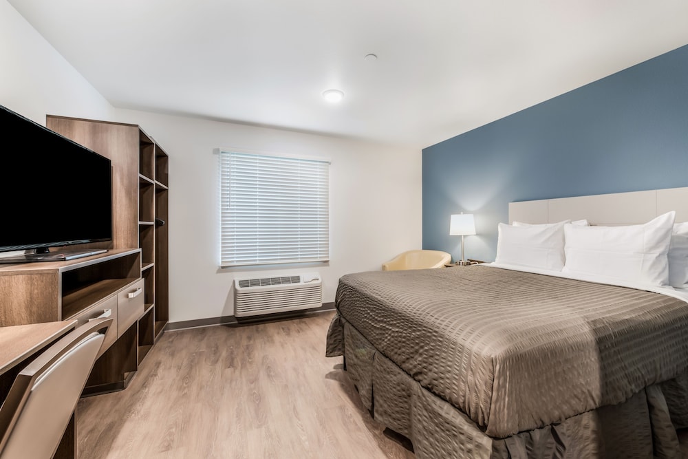 WoodSpring Suites Charlotte University Research Park - photo 9