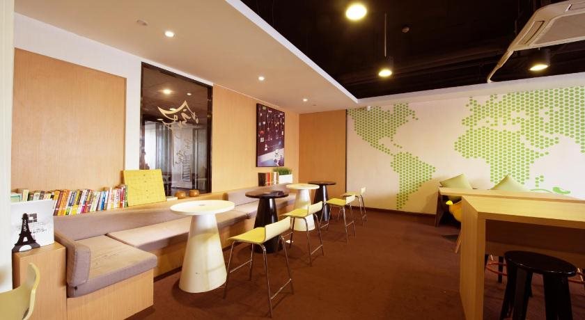 IU Hotel Luoyang Xuanyang Wenhua Road Branch - carbon neutral hotel in Yiyang
