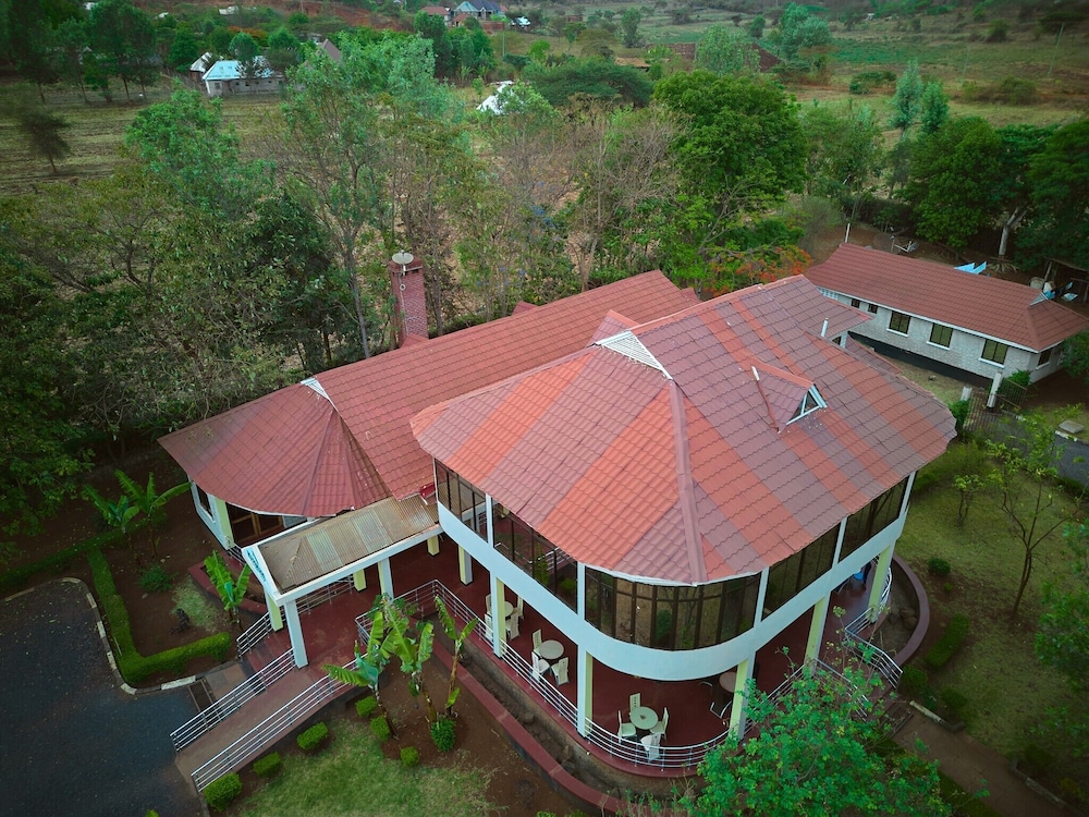 Ngorongoro Corridor Lodge — 4-Star Luxury Hotel in Kiratu, Tanzania