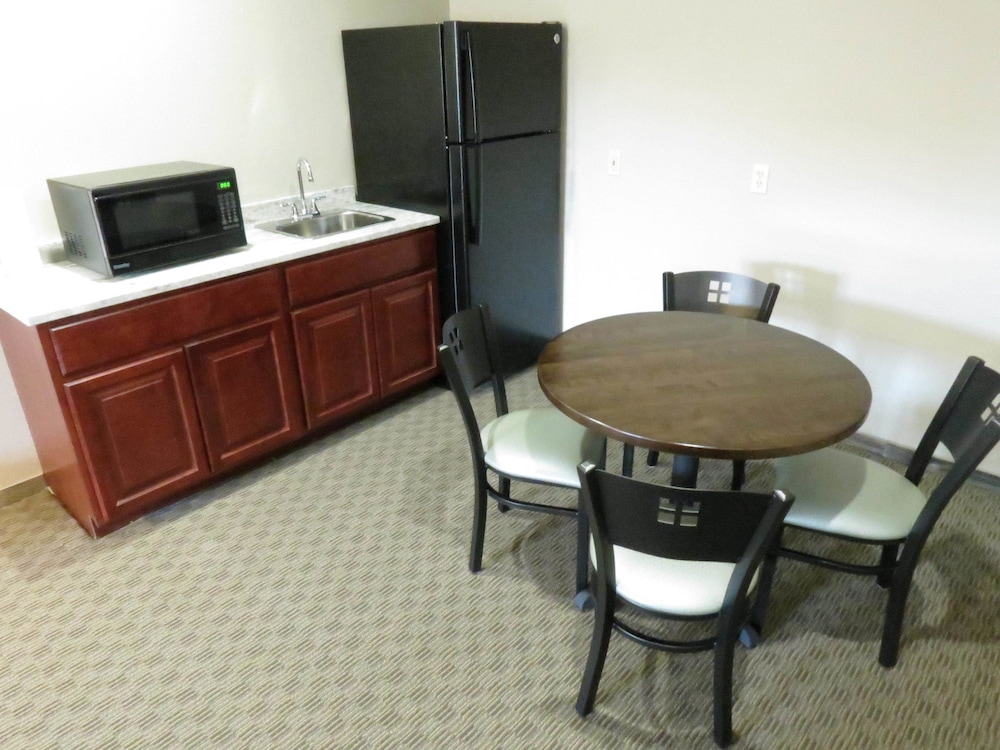 Edgewater Hotel - photo 6