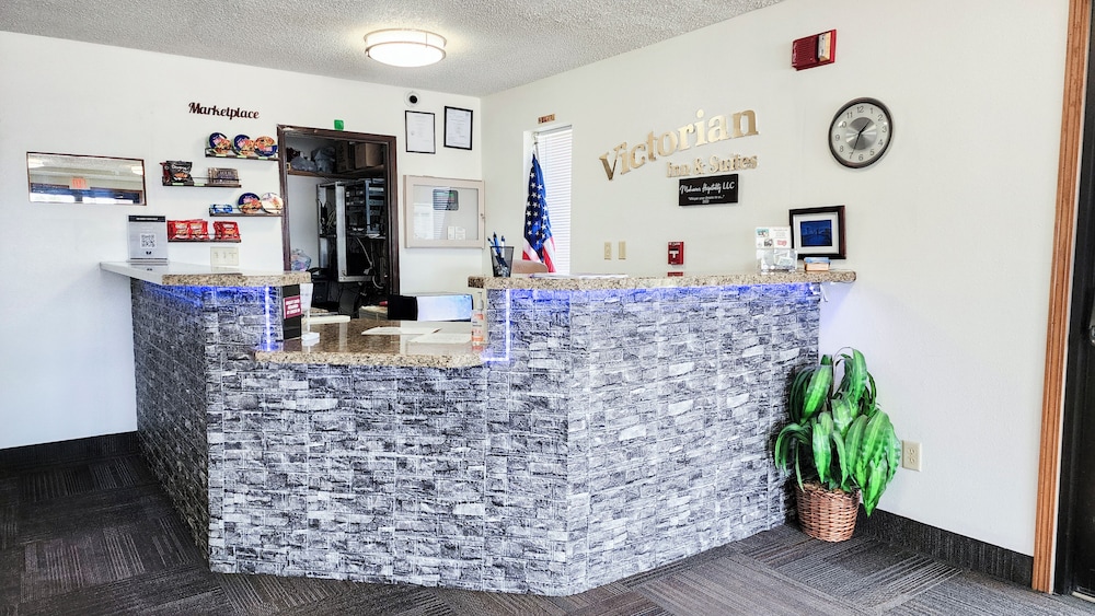 Victorian Inn & Suites - photo 2