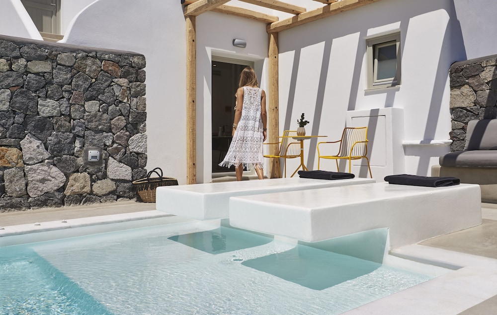 Altera Pars Suites in Mesaria, Greece