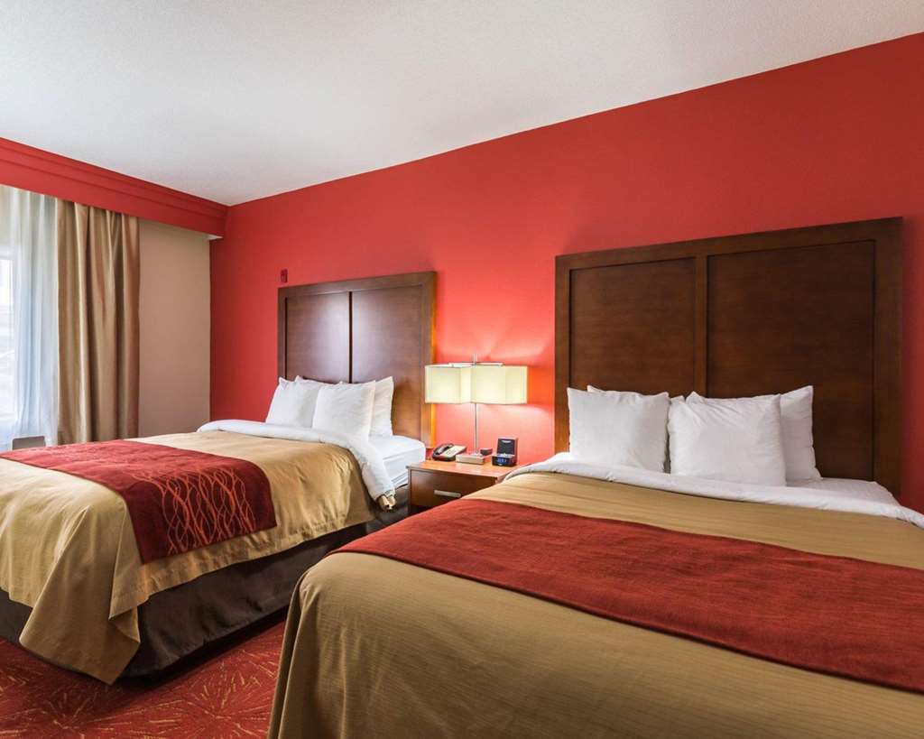Econo Lodge Inn & Suites East - photo 10