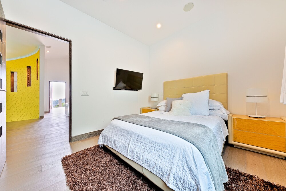 Hollywood Estate With Stunning Views - photo 15