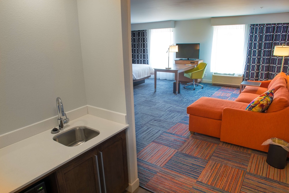 Hampton Inn & Suites Bay City - photo 19