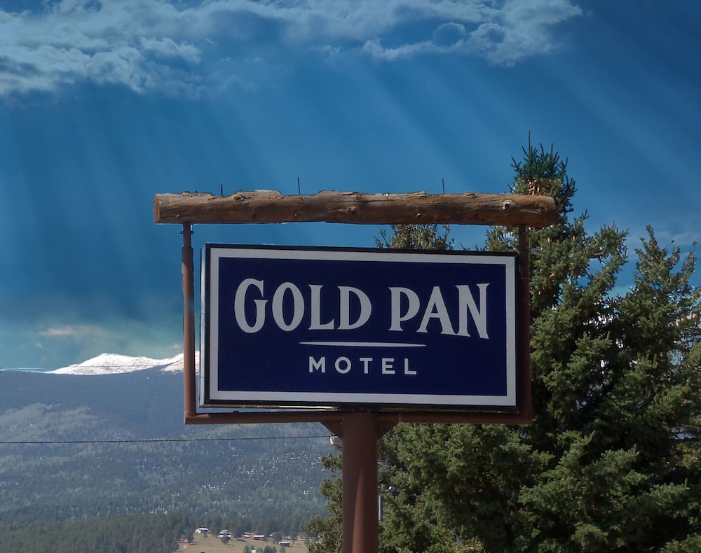 The Gold Pan Motel — Taos