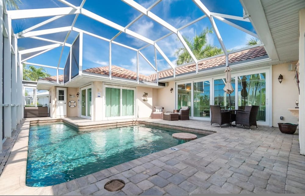 Villa Hibiscus Waterfront Free Heated Pool Dock Bikes Other Amenities — 4-Star Luxury Hotel in Punta Gorda, United States