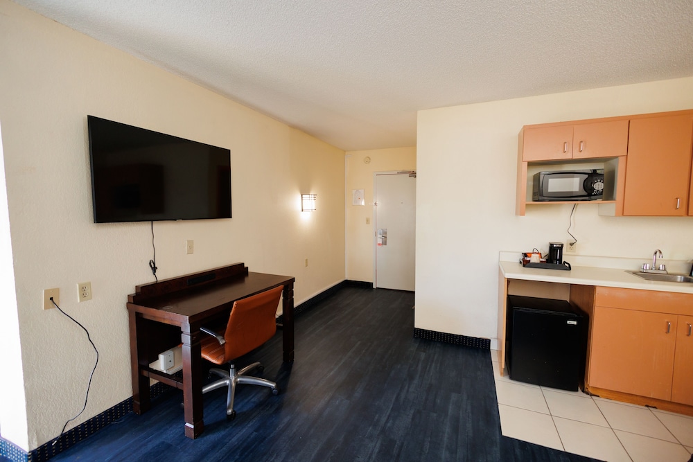 Garnet Inn & Suites Orlando - photo 76