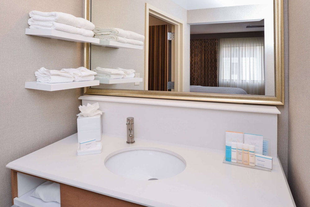 Hampton Inn & Suites Denver Speer Boulevard - photo 27