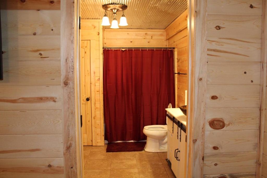Samantha's Timber Inn - photo 8