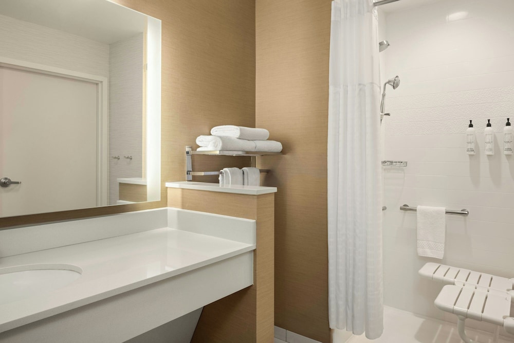 Fairfield Inn & Suites by Marriott La Crosse Downtown - photo 8