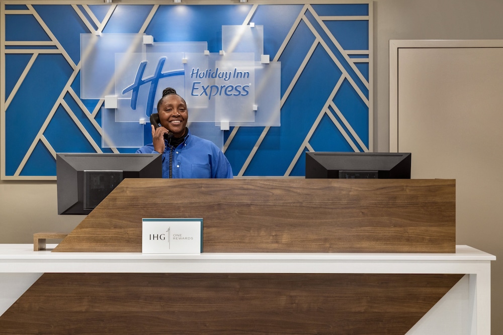 Holiday Inn Express & Suites Evansville Downtown By IHG - photo 49