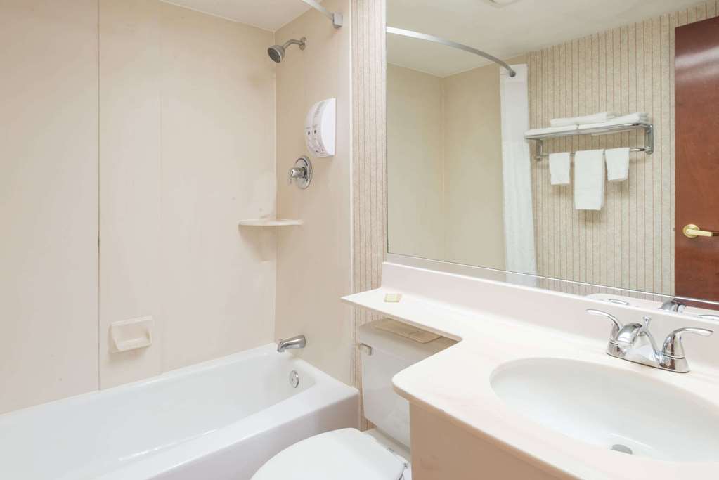 Super 8 by Wyndham West Greenwich Providence - photo 15