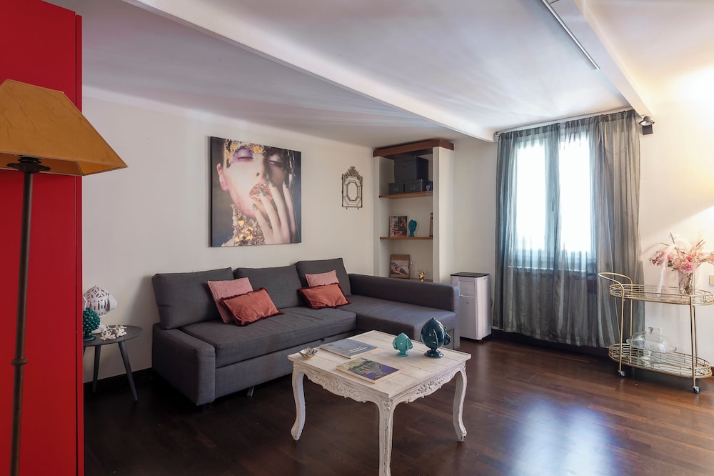 Fori Imperiali Lovers Apartment — 4-Star Luxury Hotel in Rome, Italy
