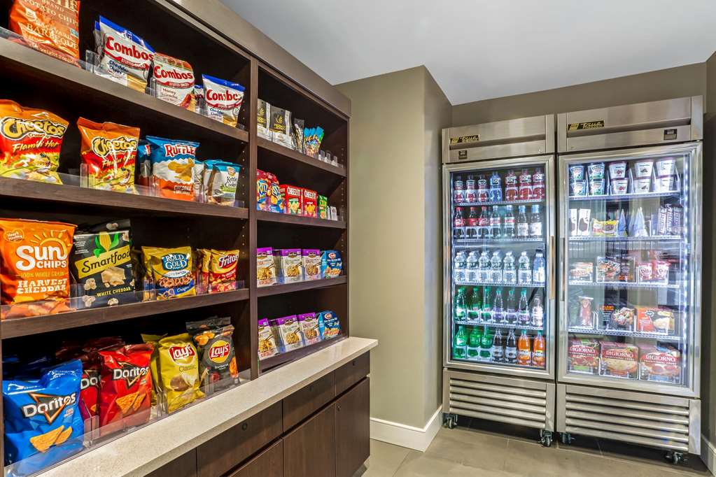 La Quinta Inn & Suites by Wyndham Hartford Bradley Airport - photo 45