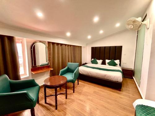 Hotel Roshie Mall Road Mussoorie in Mussoorie, India