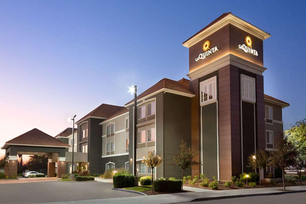 La Quinta Inn & Suites by Wyndham Fresno Northwest - photo 2
