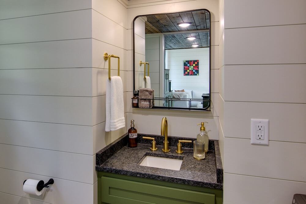 Upscale Modern Tiny Cabin on Cane River - photo 14