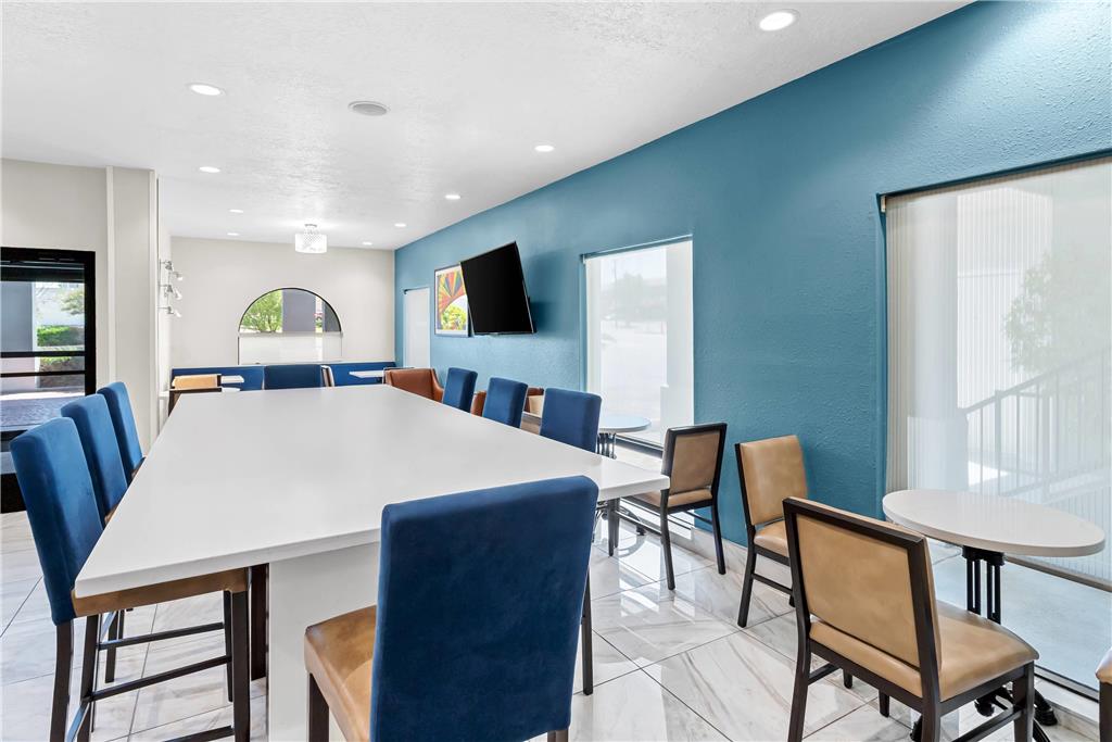 Quality Inn & Suites Albuquerque - photo 35