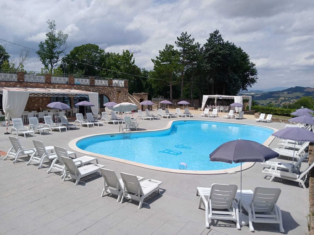 Thomhof Chalets - carbon neutral hotel in Bran