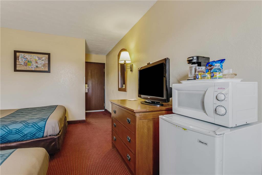 Econo Lodge Junction City I 70 Near Fort Riley - photo 23