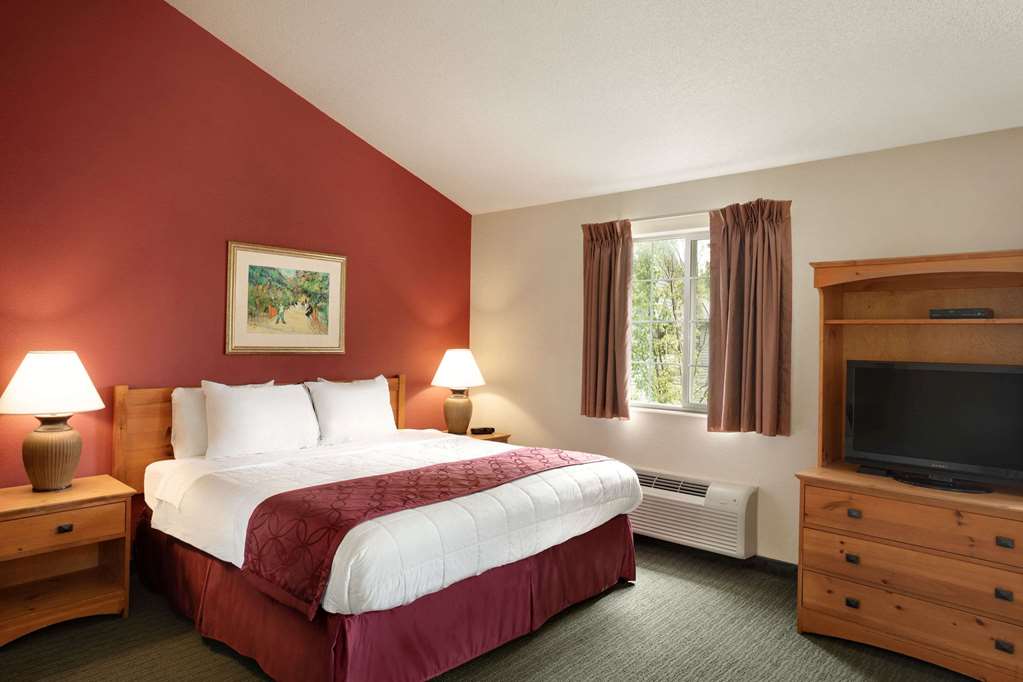 Baymont by Wyndham Wichita East - photo 11