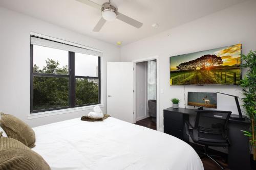 1BR Oasis w Pool&Parking Near Rvrwlk & Conv Ctr — 4-Star Luxury Hotel in San Antonio, United States