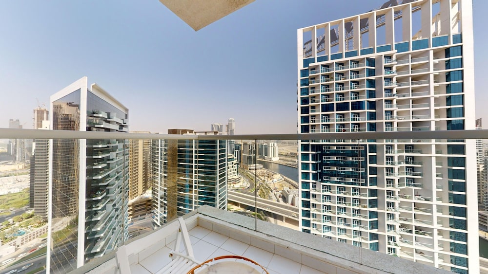 Phineek Homes Luxury Studio With Canal View Damac Maison Prive Business Bay — 4-Star Luxury Hotel in Dubai, United Arab Emirates