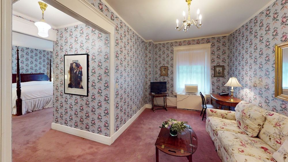 The Red Lion Inn - photo 48