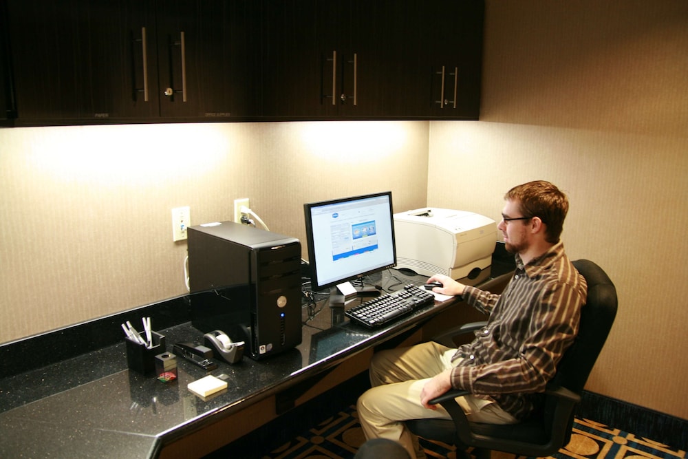 Hampton Inn Topeka - photo 28